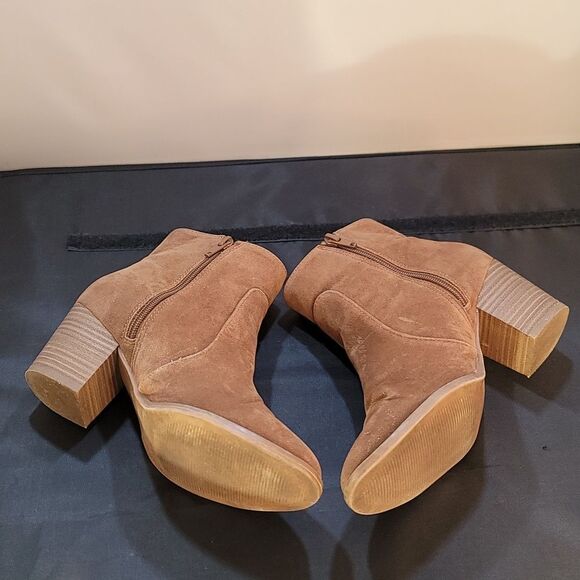 UNIVERSAL THREAD STACKED BLOCK HEEL ALMOND TOE BOOTIES - Picture 14 of 16